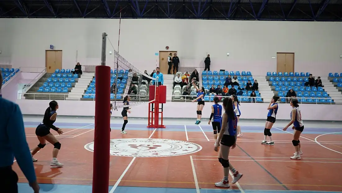 Küçükler Voleybol İl Birinciliğinde Final Heyecanı