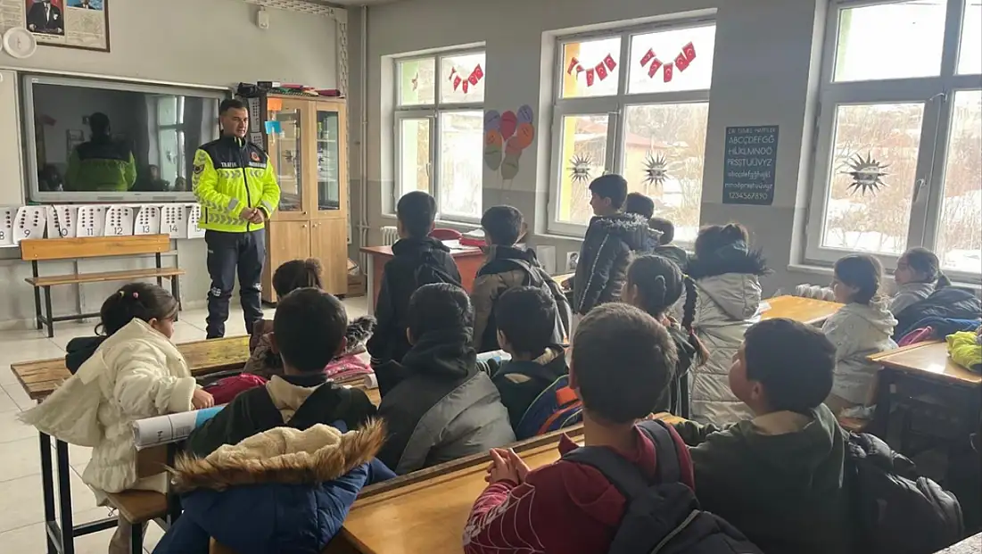 Miniklere jandarmanın görevleri anlatıldı