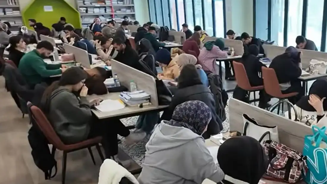 Muş Belediyesi Halk Kütüphanesi Öğrencilerden Yoğun İlgi Görüyor