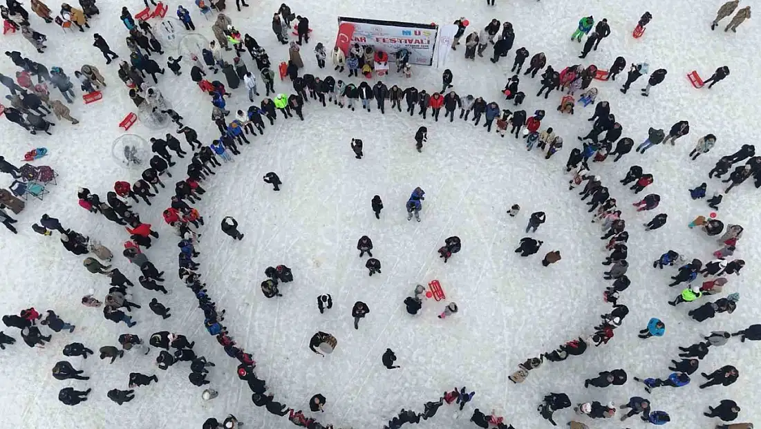 Muş’ta kar festivali gençleri spora çekti