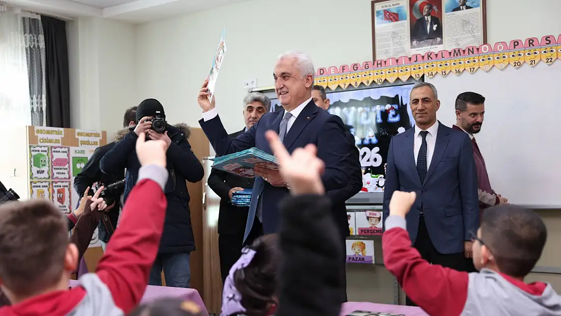 Muş’ta Öğrencilerin Karne Sevincine Vali Avni Çakır Ortak Oldu