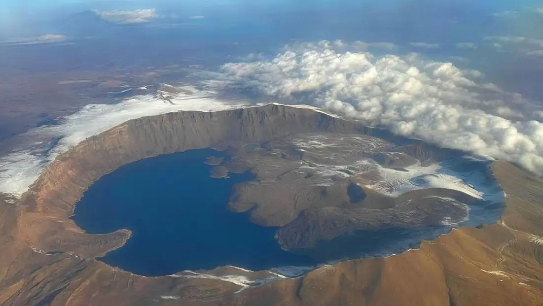 Nemrut Krater Gölü havadan görüntülendi, doğanın büyüleyici güzellikleri tekrar gözler önüne serildi