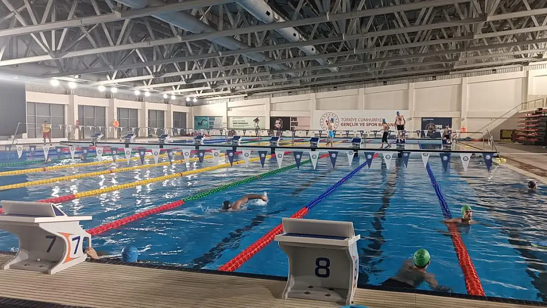 Olimpik Yüzme Günleri Kapsamında Yurttan Gelen Gençler Havuzda Buluştu
