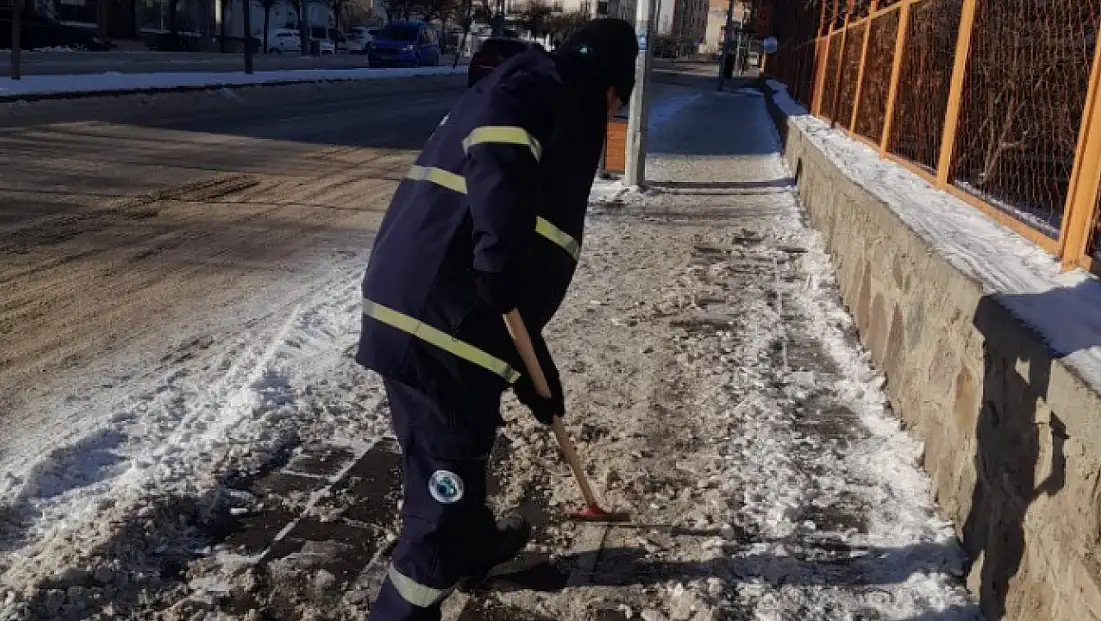 Oltu Belediyesi Ekipleri 7/24 Sahada Görev Yapıyor