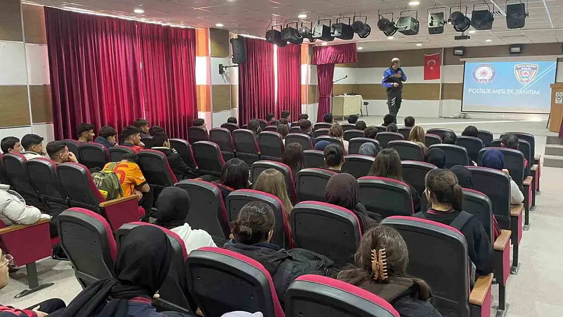 Polislik mesleği öğrencilerle buluştu: Kars'ta bilgilendirme etkinliği düzenlendi