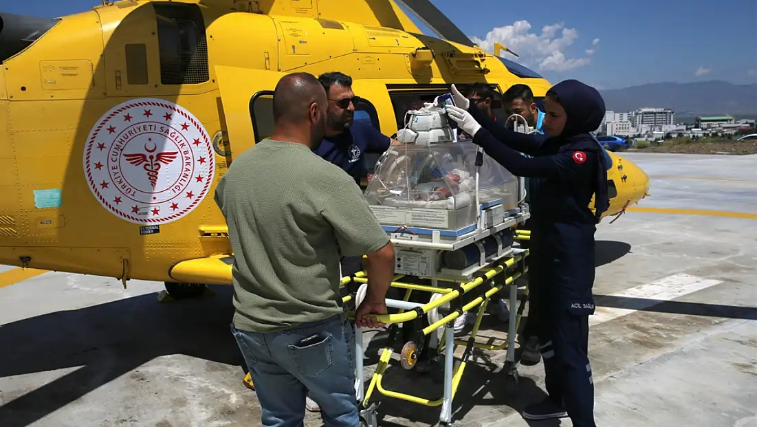 Pusetten düşerek beyin kanaması geçiren 13 günlük bebek ambulans helikopterle Erzurum'a sevk edildi