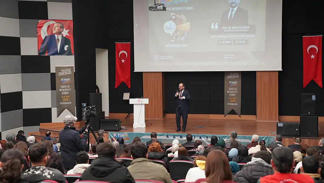 Rektör Prof. Dr. Mustafa Alican, Diyarbakır’da 'Tarihe Malazgirt Penceresinden Bakmak' Konulu Konferans Verdi