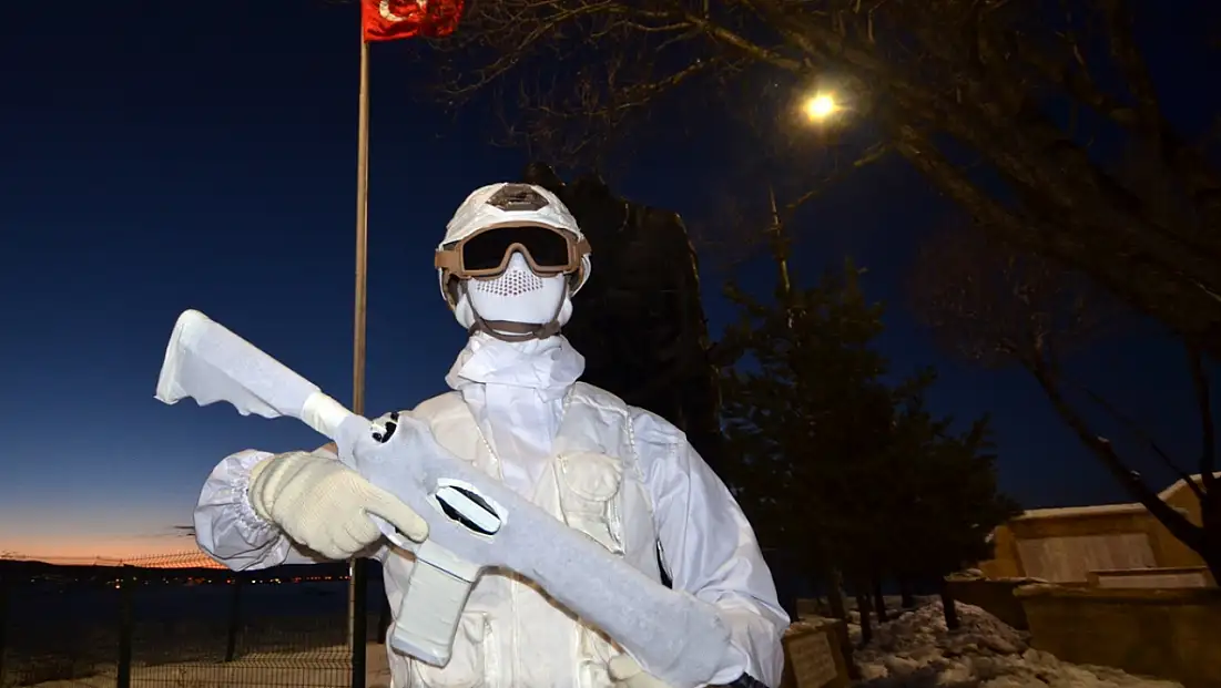 Sarıkamış’ta eksi 10 derecede saygı nöbeti