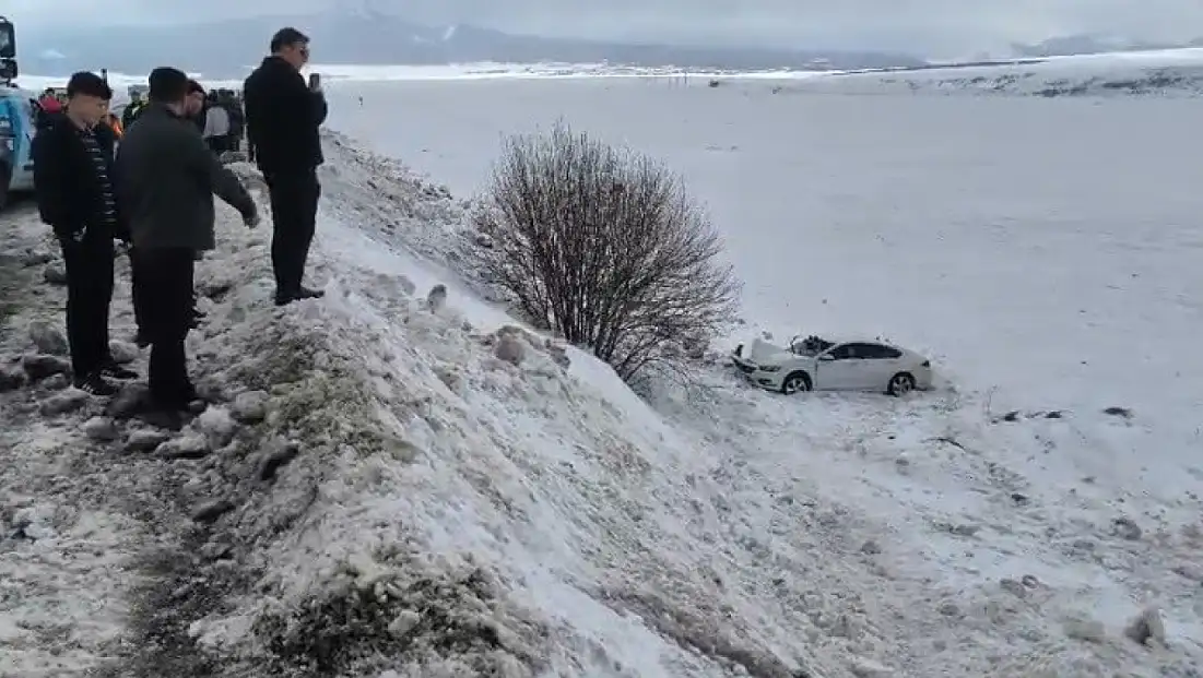 Sarıkamış’ta kaygan yol faciaya davetiye çıkardı