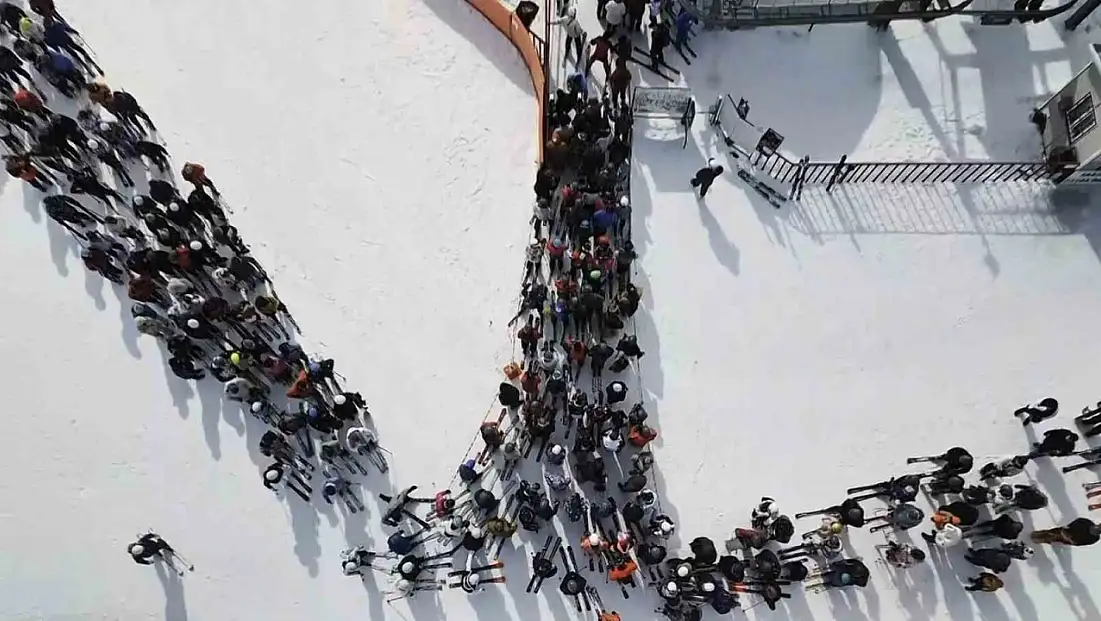 Sarıkamış’ta kristal kar coşkusu zirve yaptı