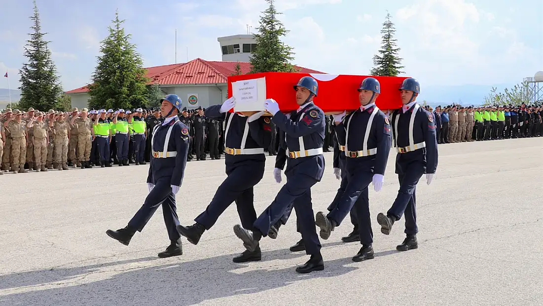 Şehit Uzman Çavuş Samet Karabulut son yolculuğuna uğurlandı