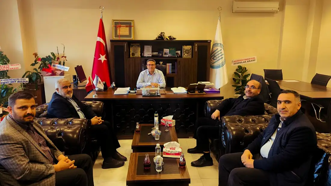 Siirt Üniversitesi İlahiyat Fakültesi’nden Dekana Ziyaret