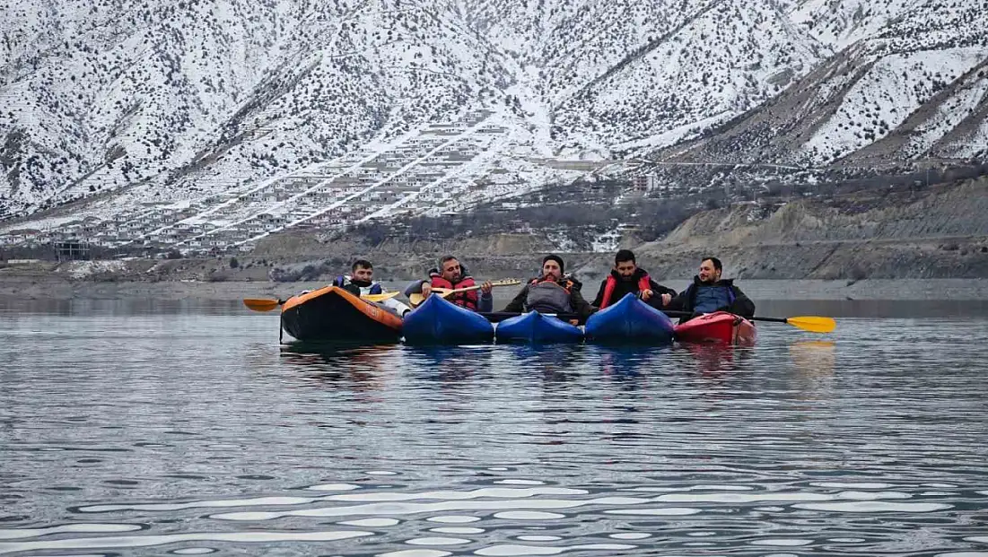 Tortum Gölü'nde kano ve müzikle unutulmaz bir gün yaşandı