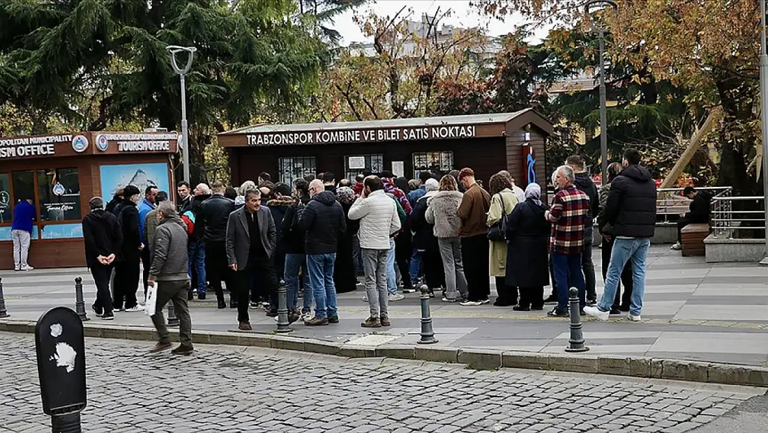 Trabzonspor–Beşiktaş derbisinde bilet izdihamı başladı