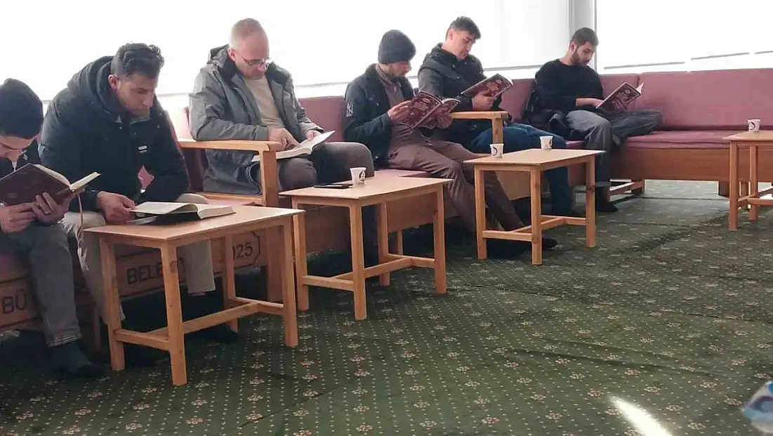 Uluslararası öğrenciler, şehitler için Erzurum'da Kur'an-ı Kerim okudu
