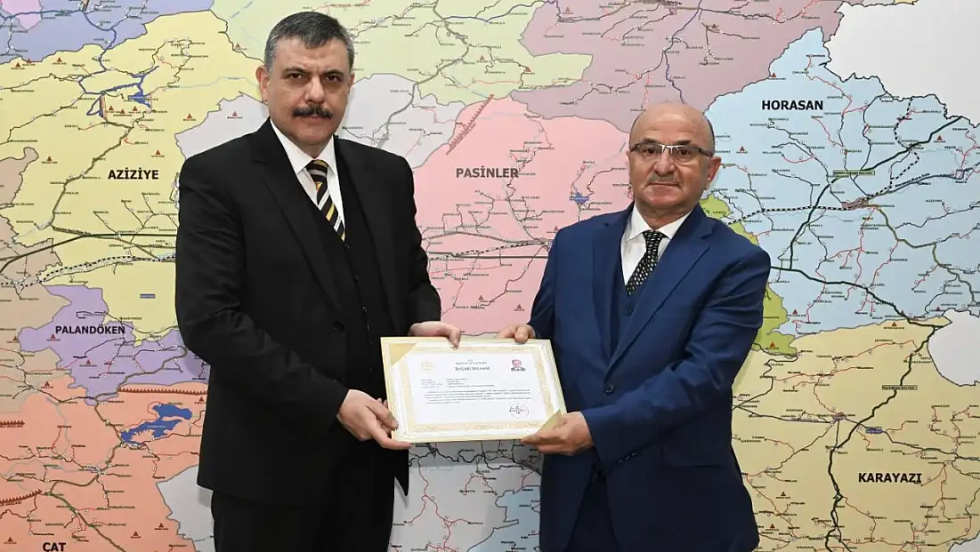 Vali Çiftçi’den Emekli YİKOB Müdürüne Başarı Belgesi