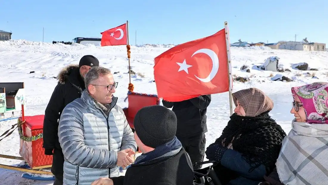 Vali Ziya Polat, Çıldır Gölü’nde Tatilcilerle Bir Araya Geldi