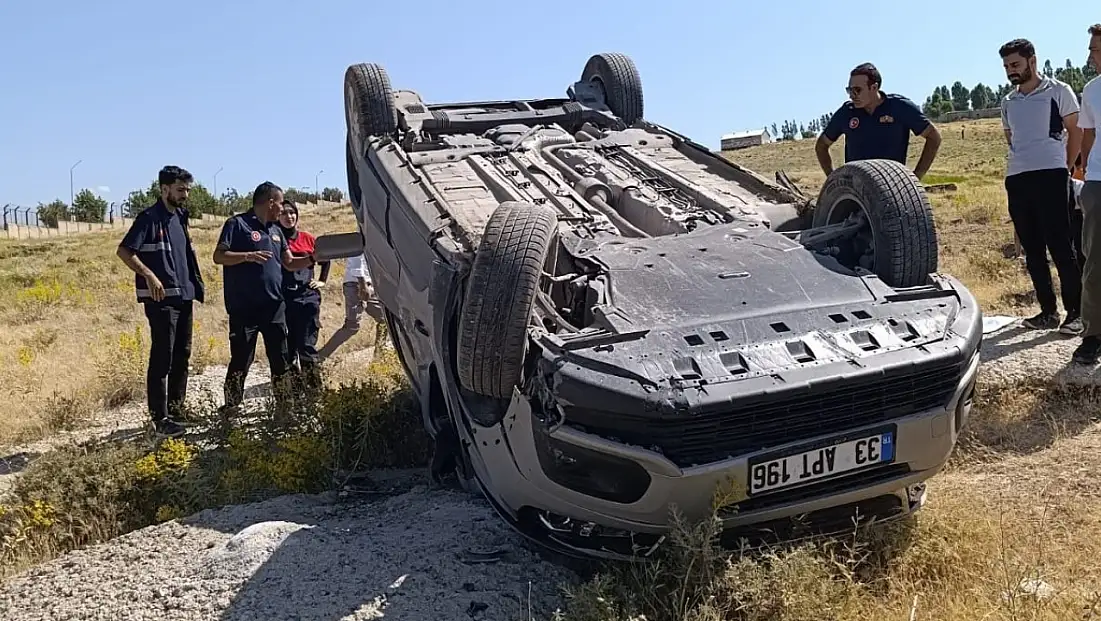 Van'da kontrolden çıkan kamyonet takla attı: 4 kişi yaralandı