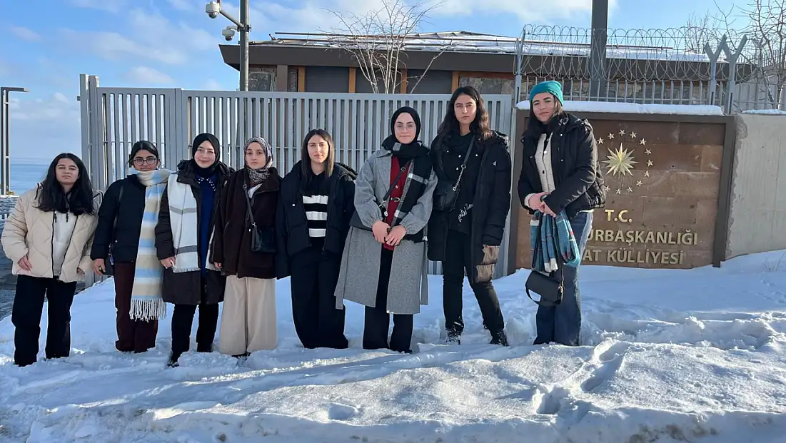 Van'da Öğrenciler 'Maziden Atiye' Projesi Kapsamında Cumhurbaşkanlığı Külliyesi’nde