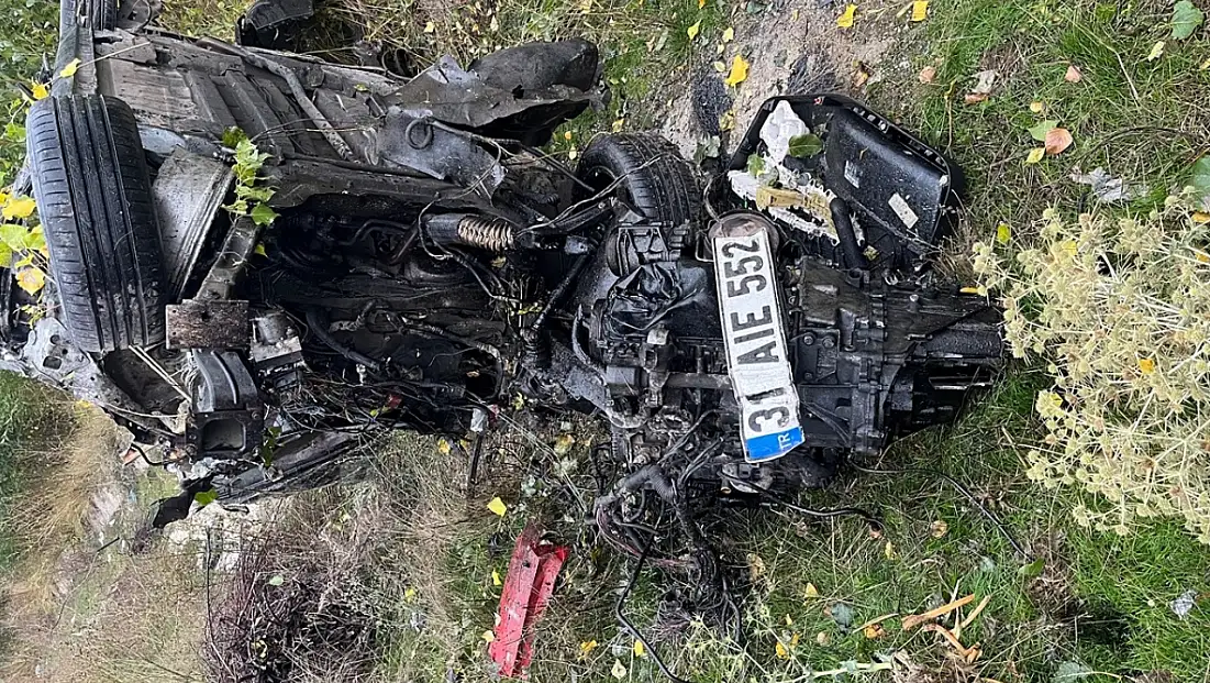 Van’da otomobil şarampole devrildi: 1 ölü, 1 ağır yaralı