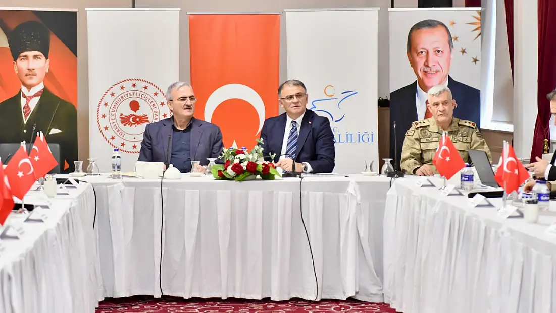 Van’da Sahipsiz Sokak Hayvanlarına Yönelik Çalışmalar Değerlendirildi