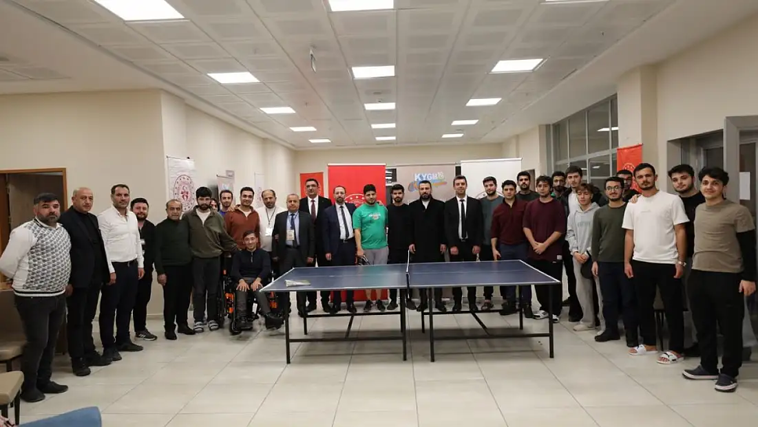 Van'da Sosyal Psikoloji Kampında Dostluk ve Dayanışma Ruhu Masa Tenisi Turnuvasında Buluştu