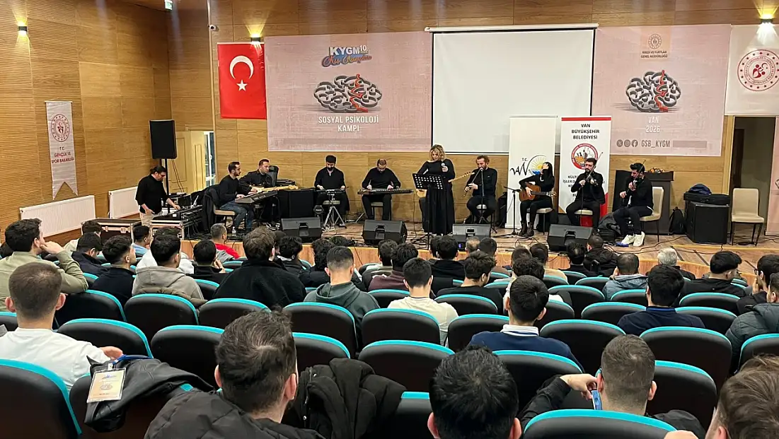 Van’da Üniversiteli Gençlere Müzik Dolu Akşam