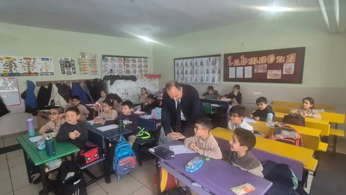 Van Erciş İlçe Milli Eğitim Müdürü Mehmet Şakir Deniz Okul Ziyaretlerini Sürdürüyor