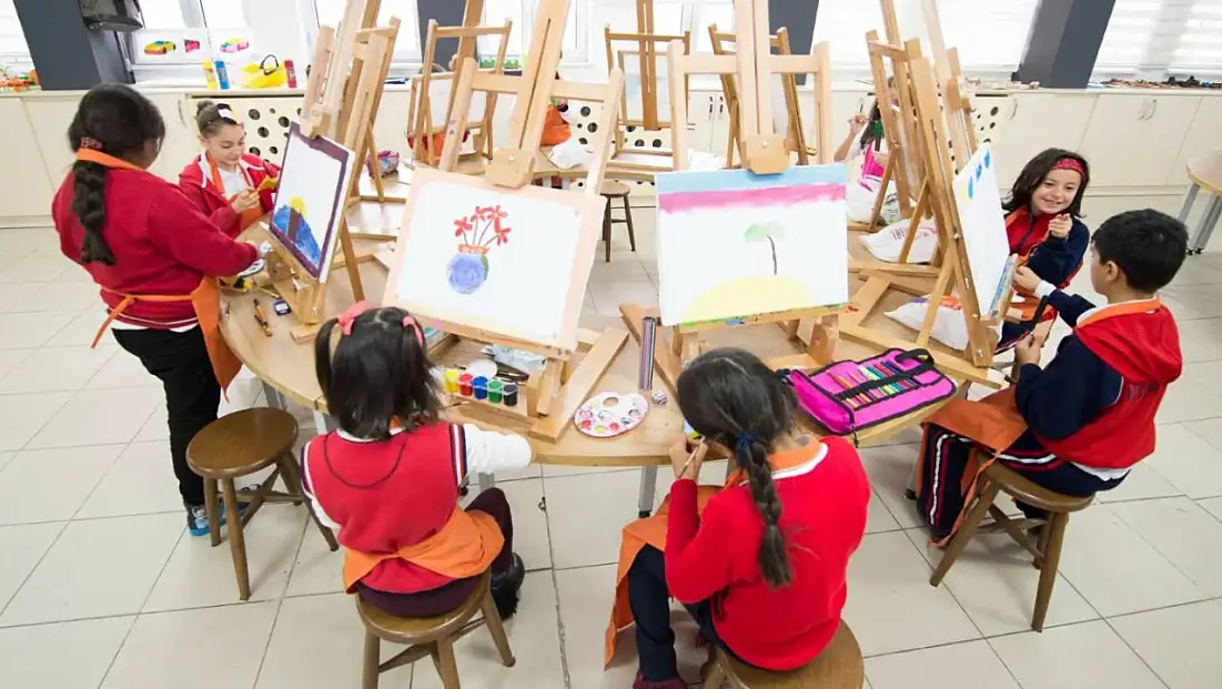 Van Erciş'te Yarıyıl Tatili Öncesi Okullarda 'Aile ve Oyun' Temalı Etkinlik Haftası