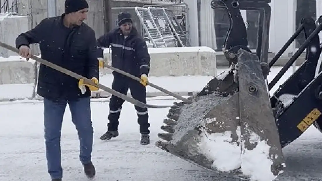 Varto Belediyesi Karla Mücadele Çalışmalarını Aralıksız Sürdürüyor