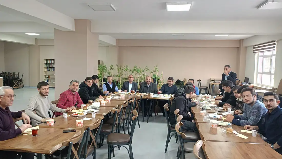 Yakutiye Müftülüğü Üniversiteli Gençlerle Sohbet ve Kahvaltı Programı Düzenlendi