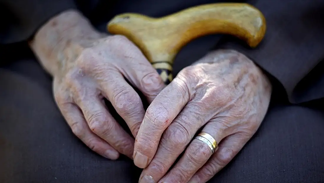 Yaşlılarda unutkanlığın gizli nedeni su eksikliği olabilir