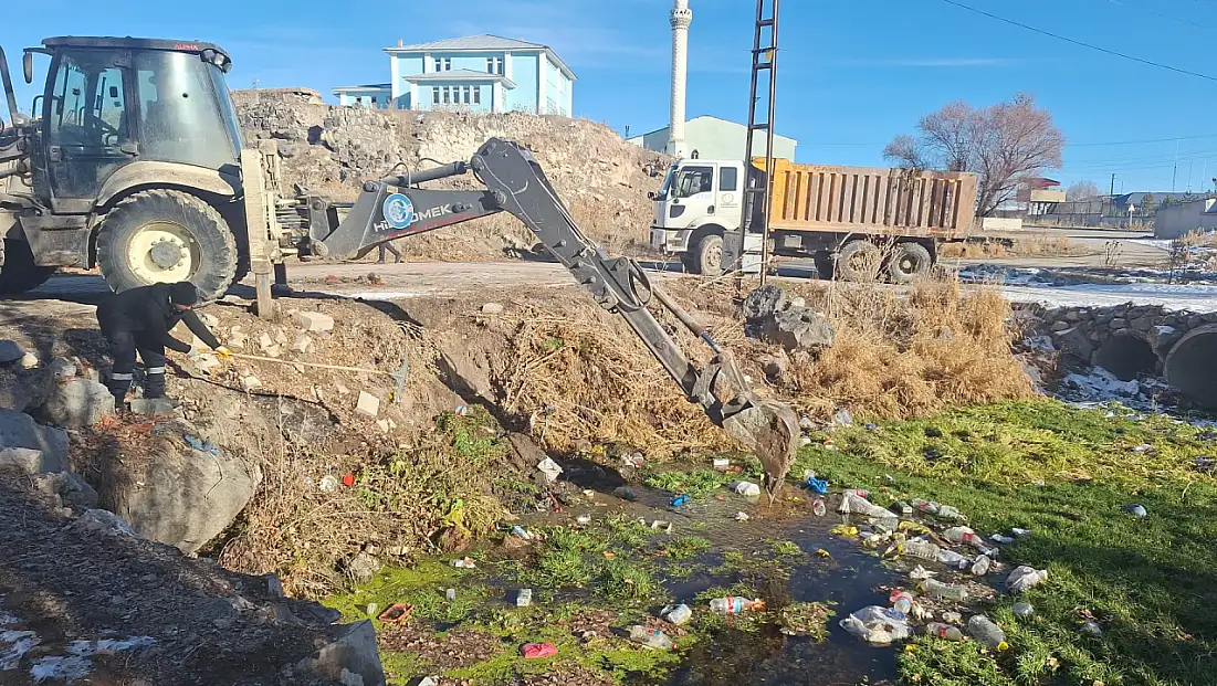 Yavuz Sultan Selim Mahallesi’nde Dere Temizlik Çalışması Yapıldı