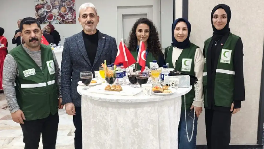 Yeşilay Van, 29 Ekim Cumhuriyet Bayramı Kutlamalarına Katıldı