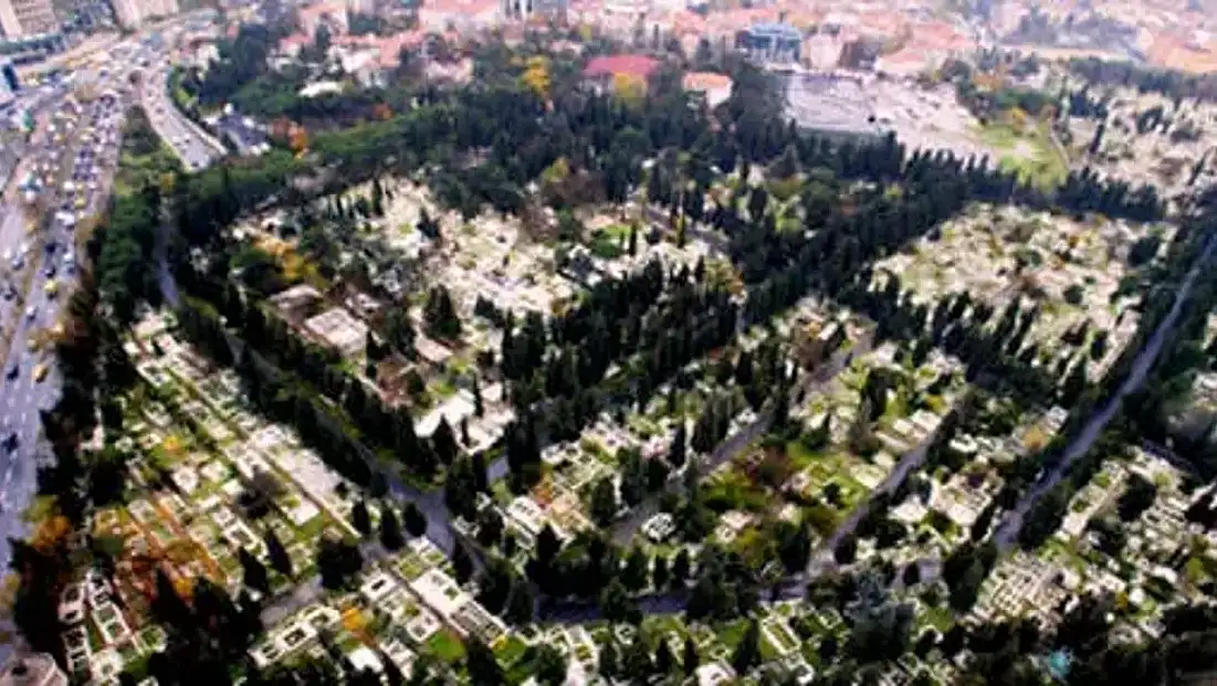 Zincirlikuyu Mezarlığı'na İlk Gömülen Kişi Kimdir?