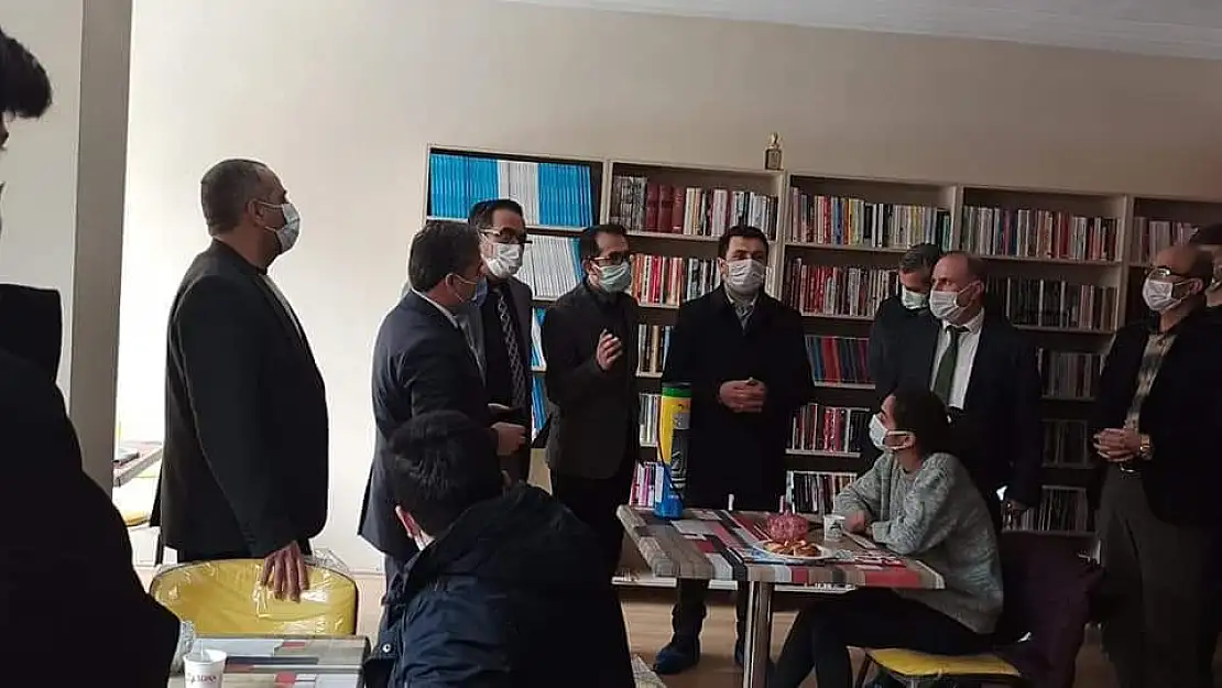 Ağrı'da 'Kitap Kahvemle Zihinler Değişsin, Türkiye Gelişsin' projesi hayata geçirildi