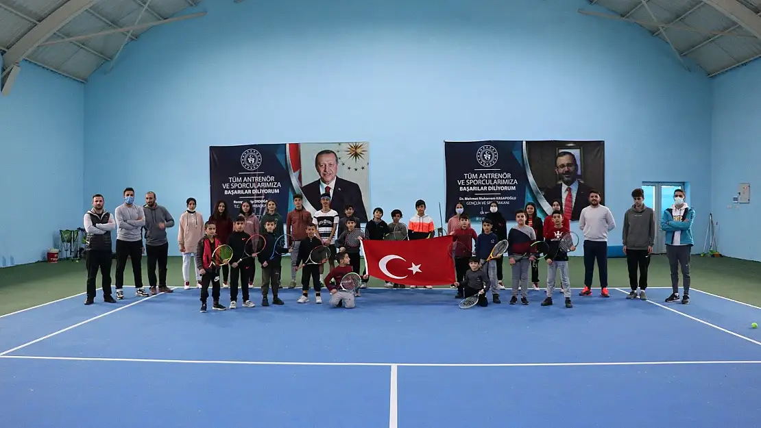 Ağrı'da İstiklal Marşının kabulü ve M. Akif Ersoy anısına tenis turnuvası düzenlendi