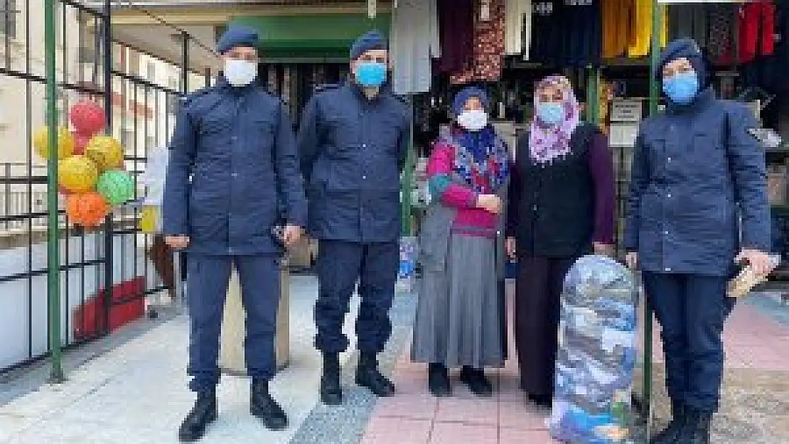 El emeği göz nuru çoraplar Mehmetçiğe ulaştı