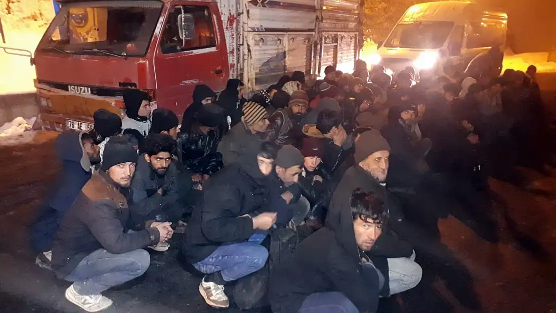 Ağrı'da göçmen şebeke çökertildi