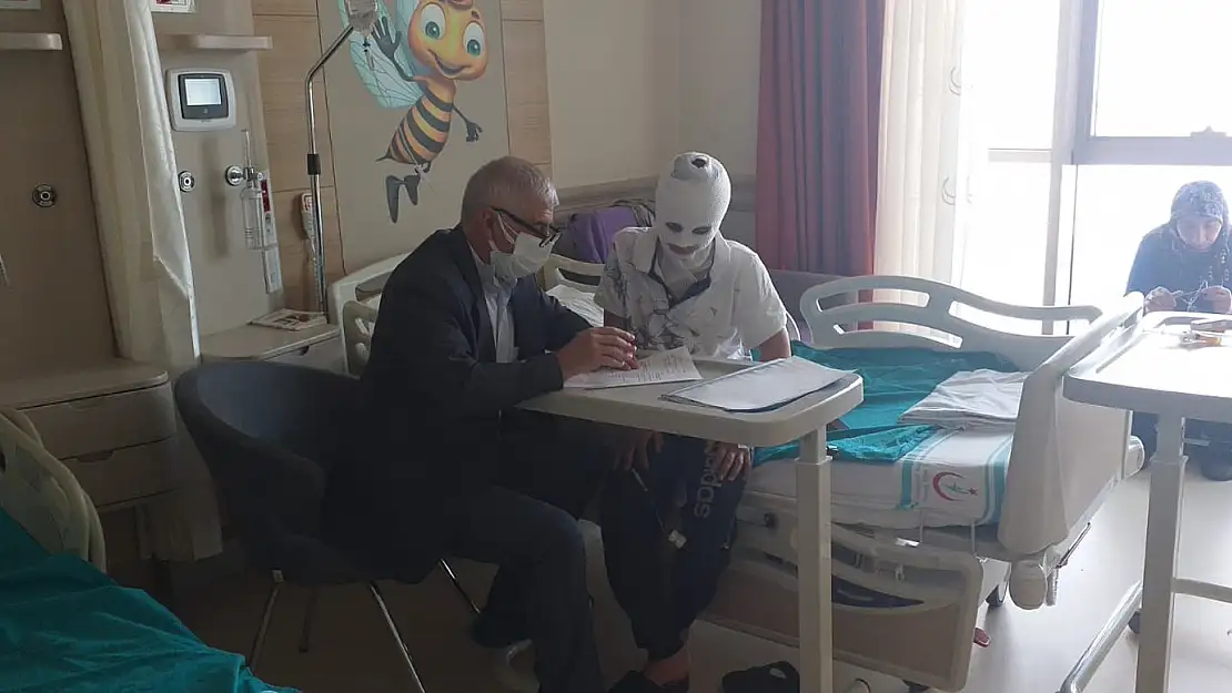 Ağrı'da üzerine kaynar su dökülen çocuk feci şekilde yandı