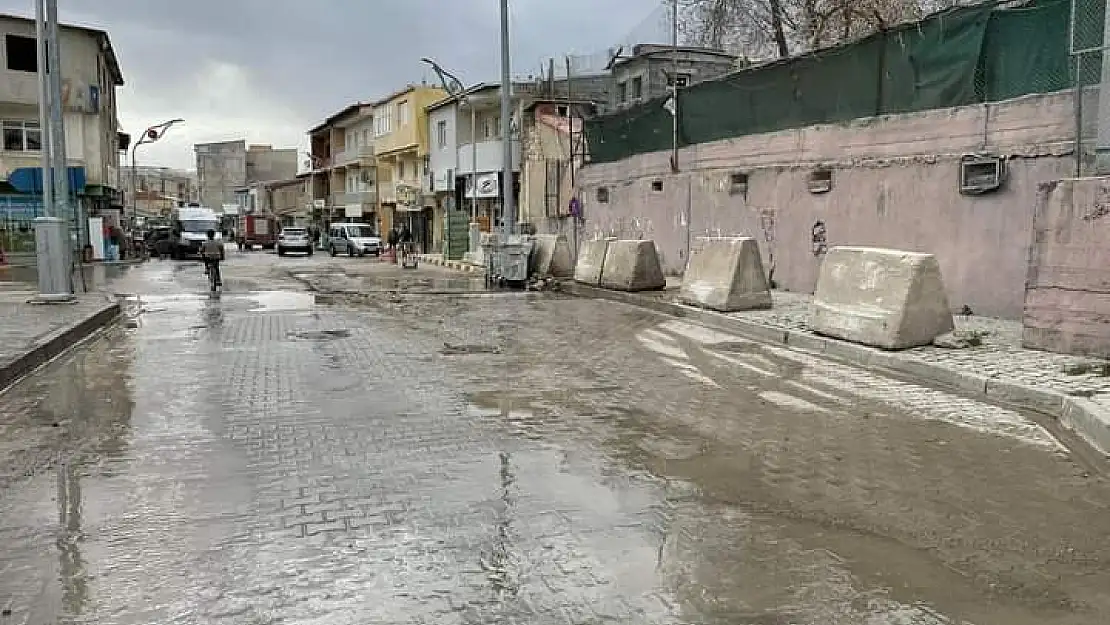 Diyadin'de yıllardır trafiğe kapalı olan yol yeniden açıldı