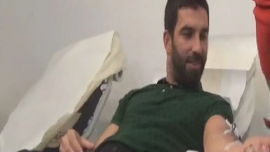Milli futbolcudan Mehmetçik'e destek
