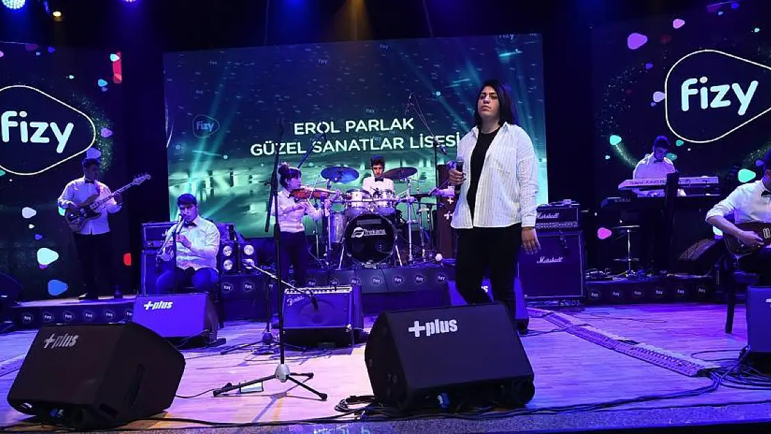 Ağrı'dan Erol Parlak Güzel Sanatlar Lisesi Ankara'da Sahneye Çıktı