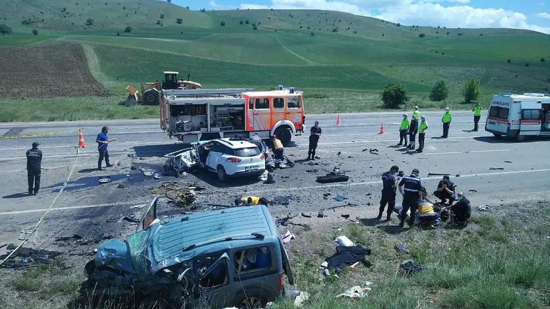 Ağrılılar kaza yaptı 9 ölü