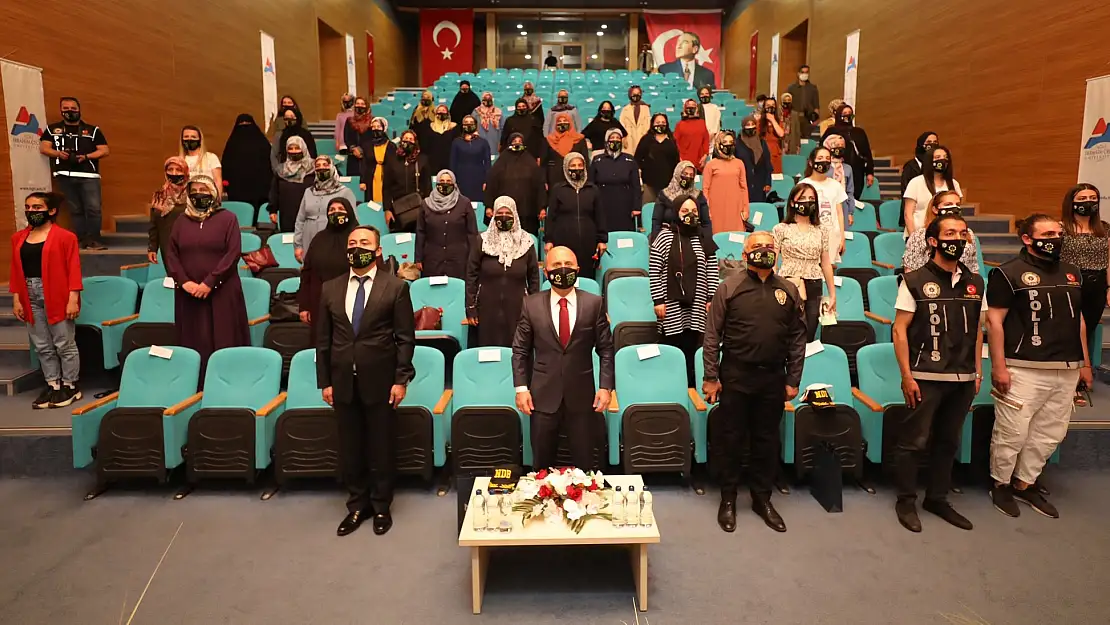 Ağrı'da 'En İyi Narkotik Polisi: Anne' semineri düzenlendi