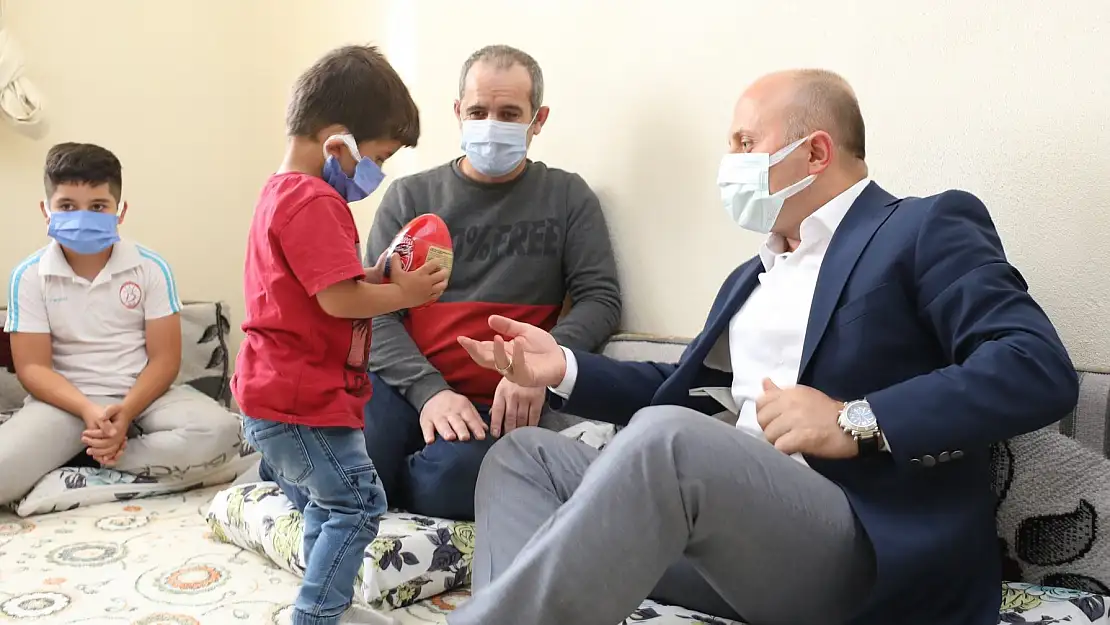 Ağrı Valisi Varol'dan Ülkeköle ailesine ziyaret