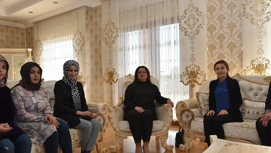 Vali Elban'ın eşi polis yakınlarını kabul etti