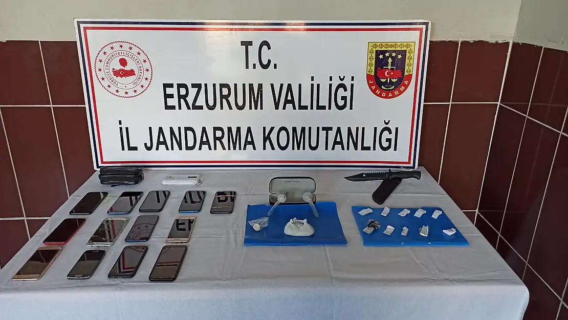Ağrı'dan Erzurum'a giden arabada uyuşturucu bulundu