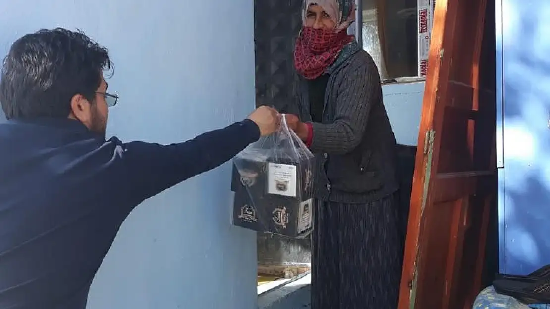 Ağrı'da vatandaşlara kandil simidi dağıtıldı