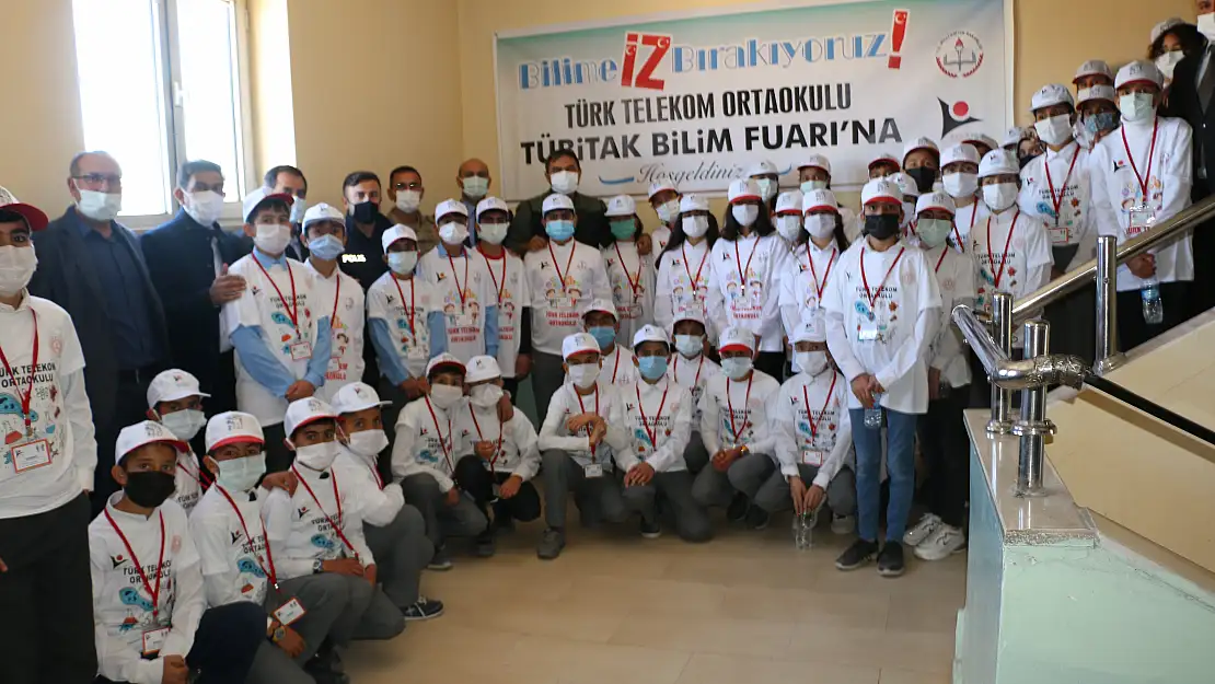 Ağrı'da öğretmen ve öğrencilerin hazırladığı TÜBİTAK Bilim Fuarı açıldı